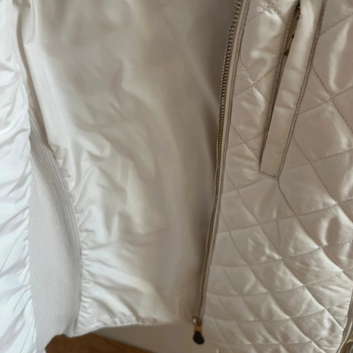 Creamvit quiltad jacka från Zara - 1