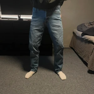 jack&jones jeans - tror det är storlek W30L32