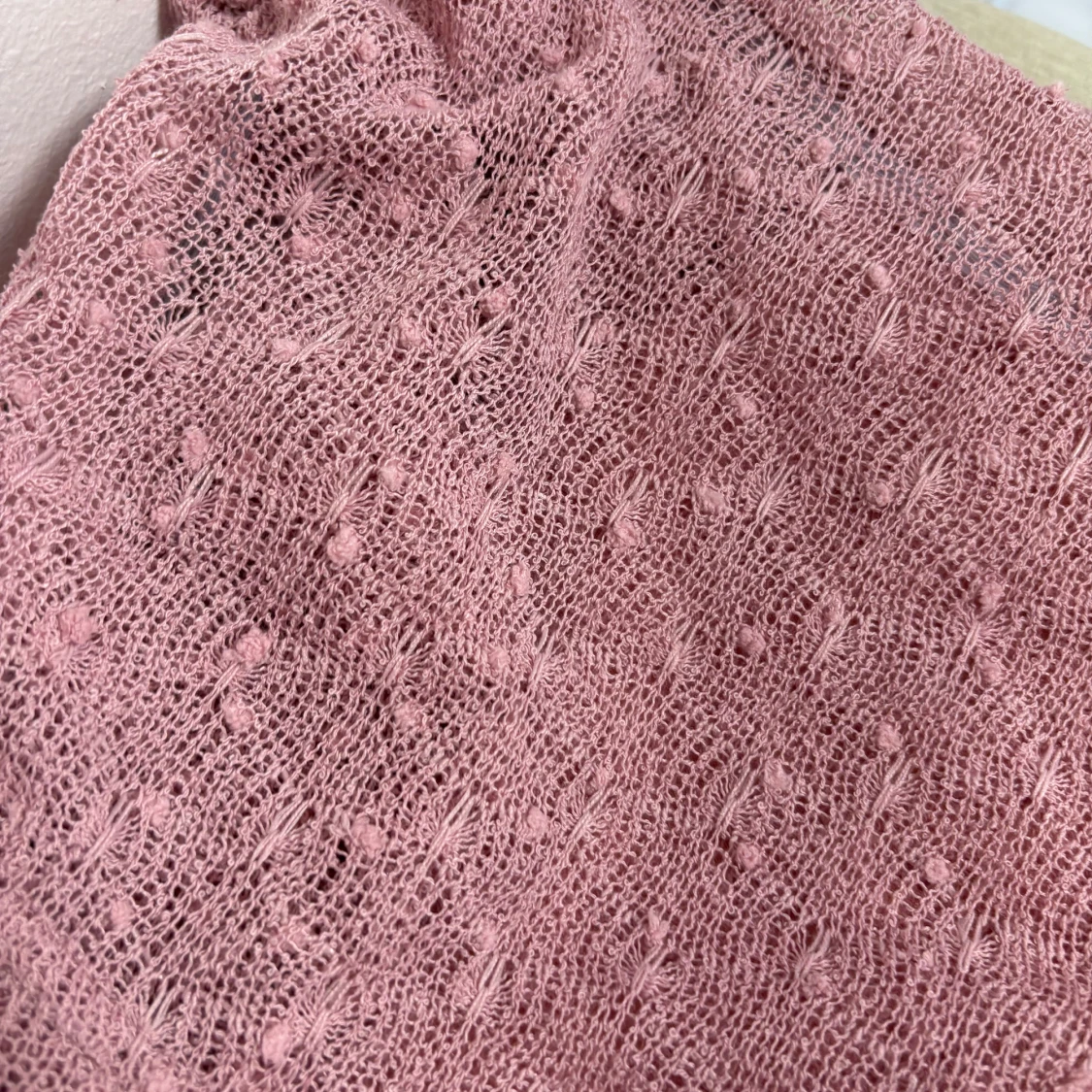 Rosa stickad långklänning med struktur - 1