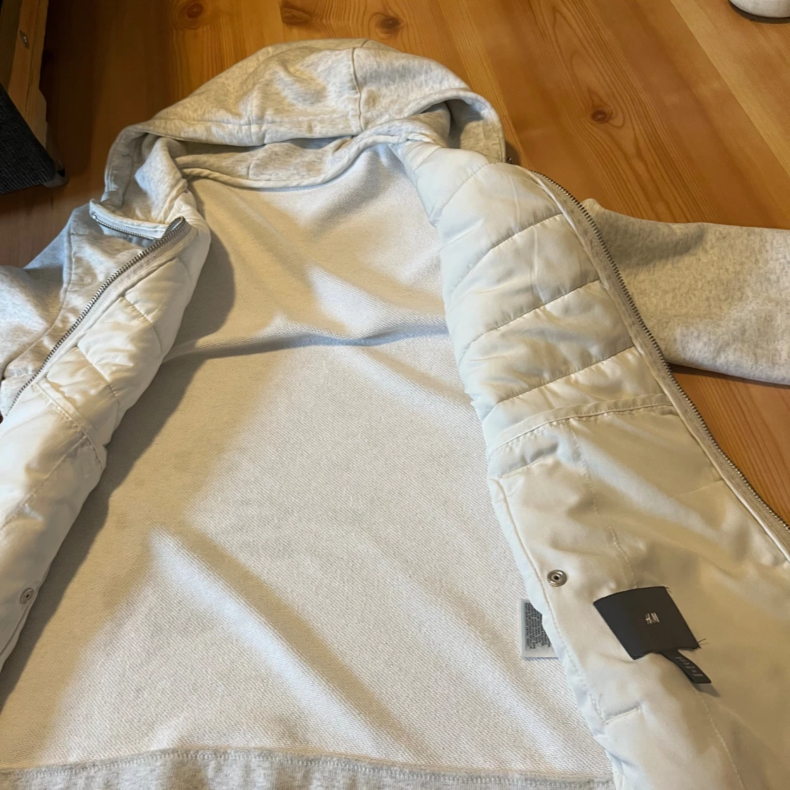 Ljusgrå cardigan pufferjacka med huva - 2