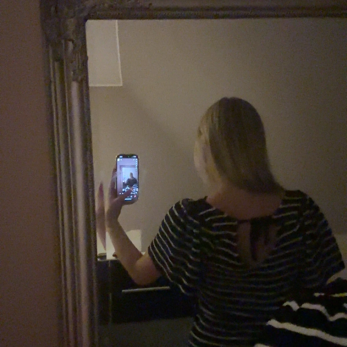 Svartvit randig blus med knyt - 3