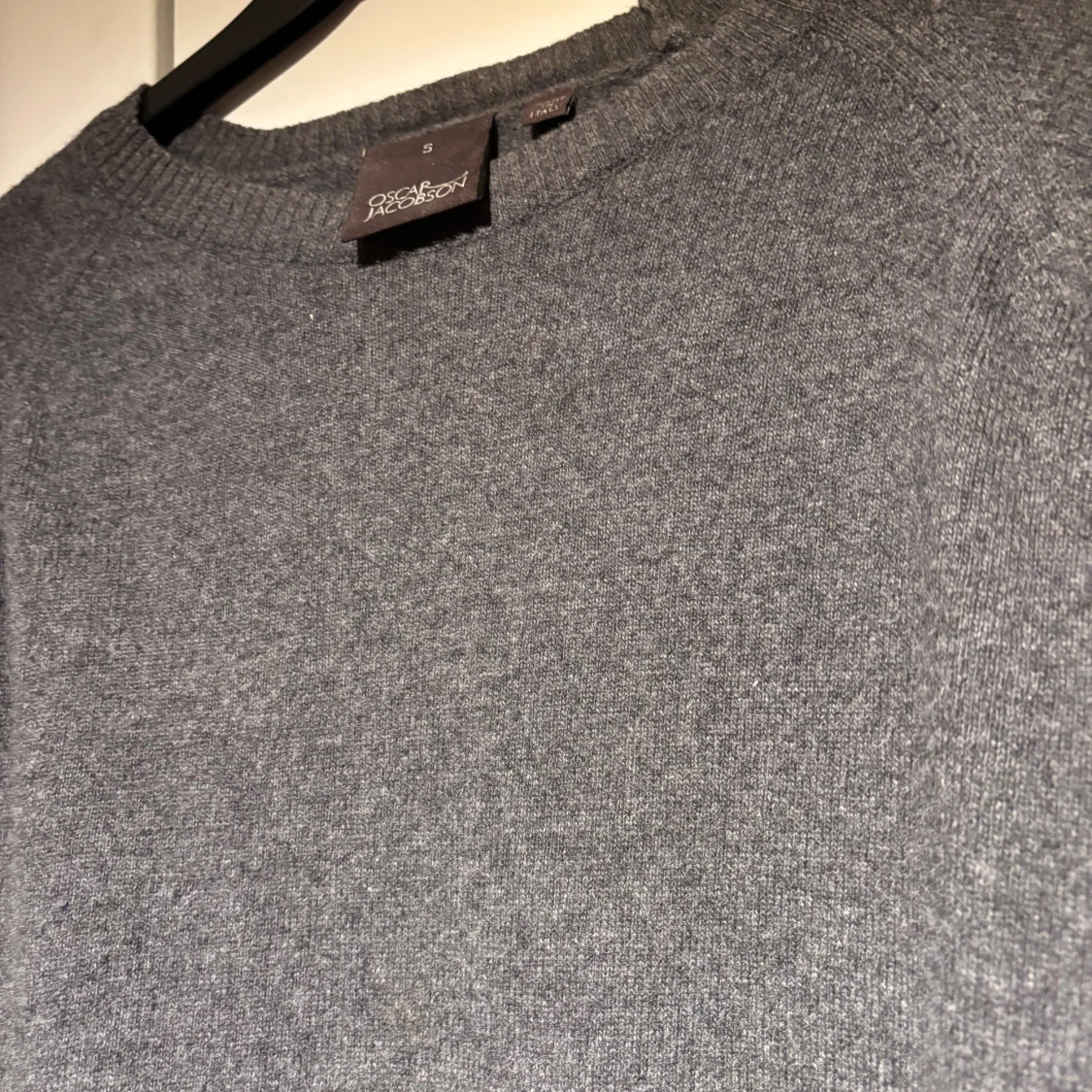 Grå stickad tröja Oscar Jacobson - 2