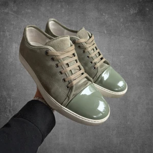 Lanvin - Ett par schyssta Lanvins i riktigt bra skick. Allt OG medföljer självklart! | Storlek: UK 8 | Skick: 9/10 | Hör av dig vid frågor och funderingar! 