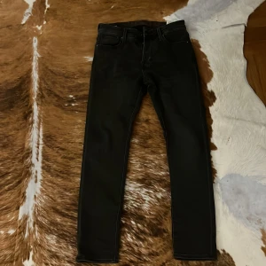 Jack & Jones jeans - Säljer dessa feta slim fit jeans från Jack and Jones i storlek 29/30. Endast använt ett par gånger så inga defekter alls, 10/10 skick