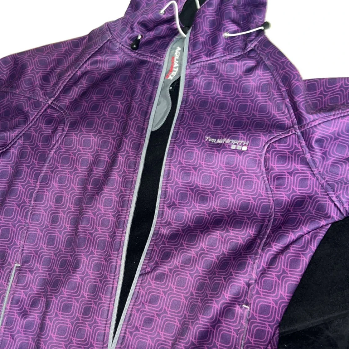 Lila vindjacka från TrueNorth