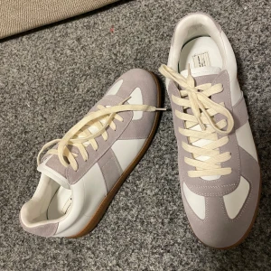 Margiela Gat - Säljer dessa riktigt fräsha Margiela Gats. Riktigt sköna och fina priset är fast!🙂