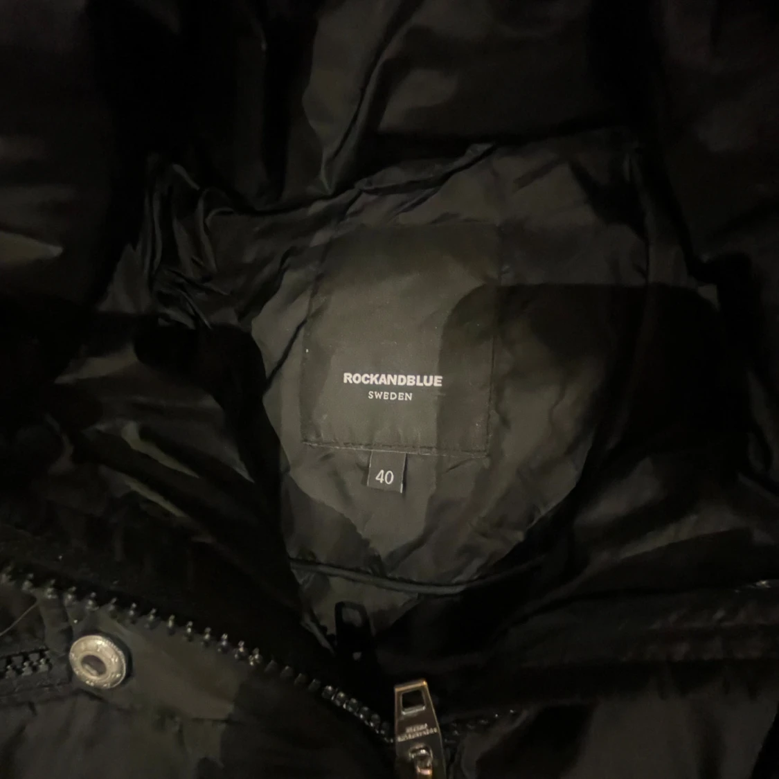 Svart Rockandblue dunjacka med päls - 4