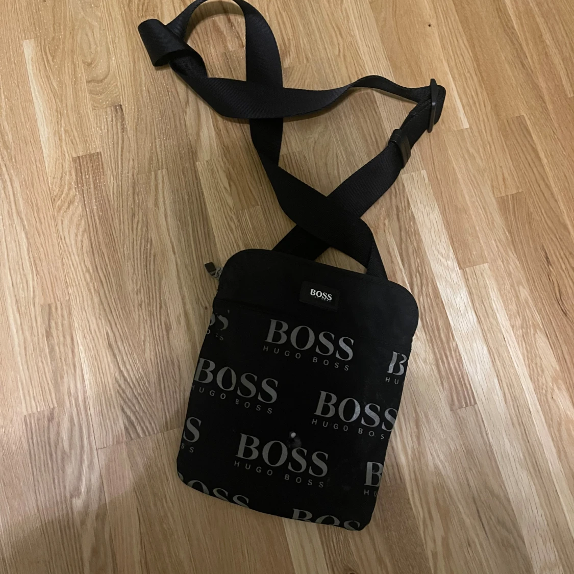 Hugo boss väska 