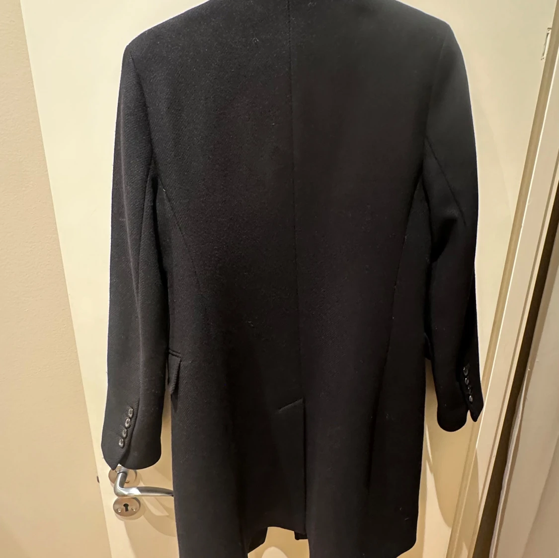 Svart kappa från Zara med ull - 3