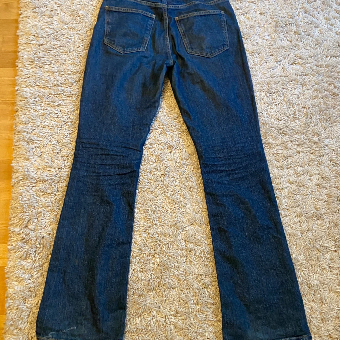 Blå bootcut jeans från Gina Tricot - 3