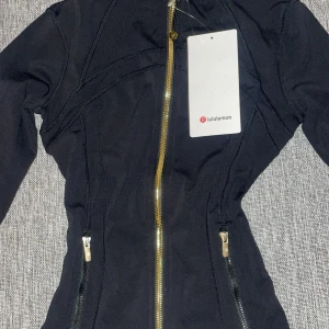 Lululemon Define Gold zipper  - Helt oanvänd prislapp kvar 