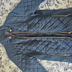 Polo club höstjacka - Köpt för 899 kr, ny & oanvänd, storlek M