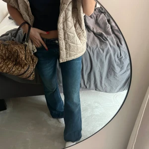 Bootcut jeans  - Mina favvo jeans. Låga i midjan och långa. Jag är 170💋💋❤️❤️❤️storlek 36 men passar även 38. 