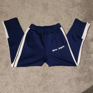 Palm Angels byxor  - Mörkblå Palm Angels byxor || Storlek S || 