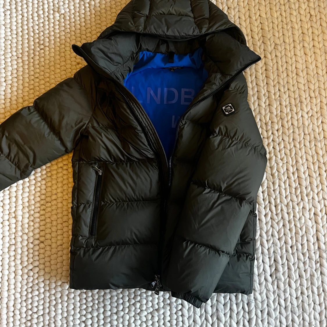 Grön pufferjacka från J.Lindeberg