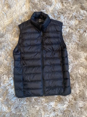 Skön väst - Säljer en skön väst för bara 150kr pris kan diskuteras