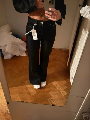 low waist jeans - lågmidjade jeans ifrån nakd. Helt nya med prislapp