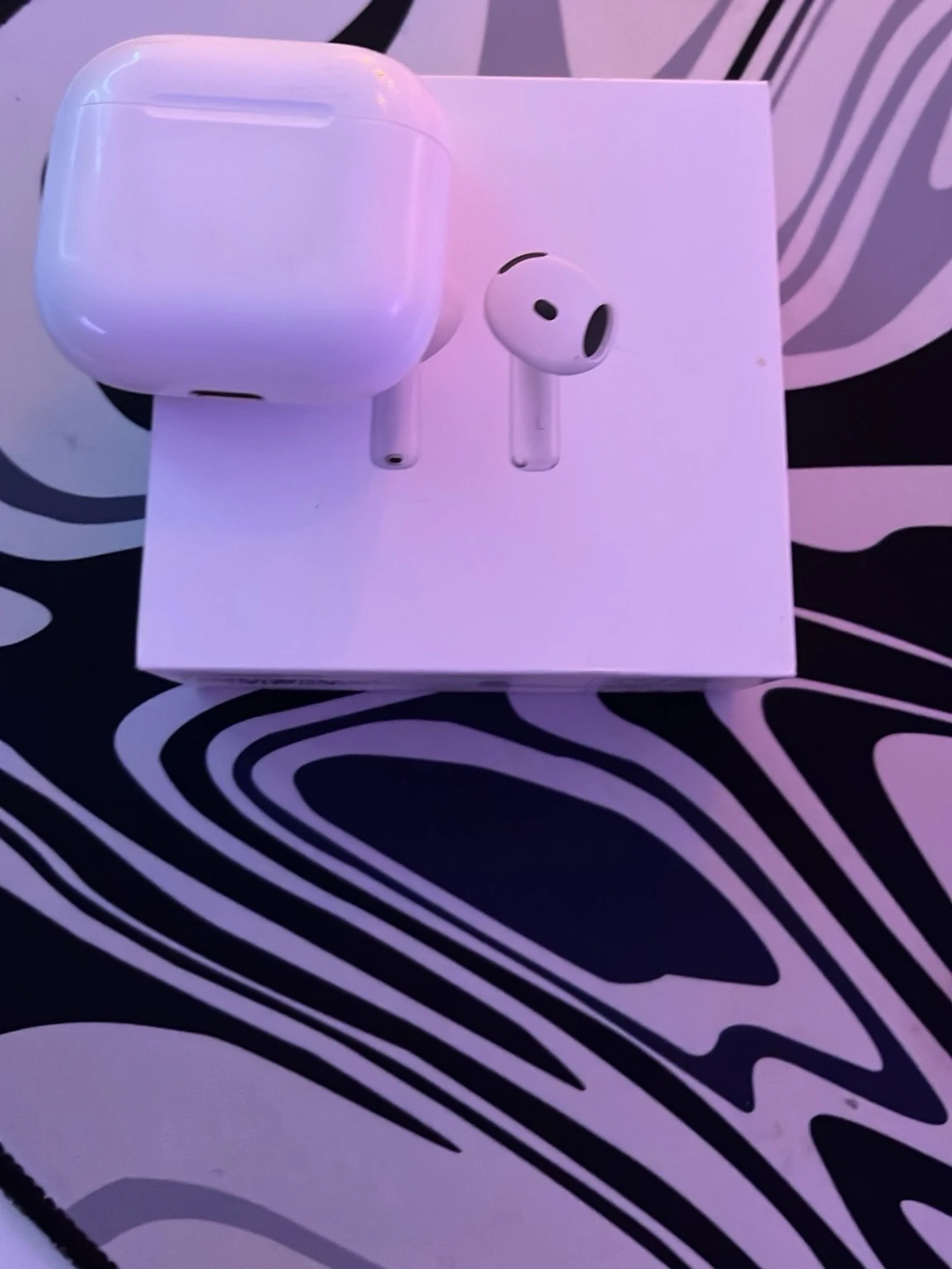 Apple AirPods 4 helt nya men öppnade för att visa er