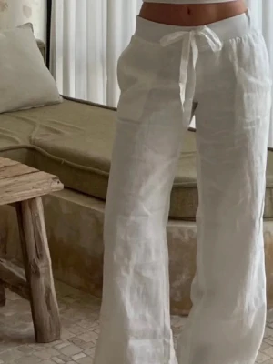 Alobha label linnebyxor  - Alobha label linnebyxor i storlek xs! Innerbenslängd:70cm 