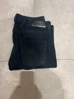 Replay anbass  - Tjena, säljer nu dessa riktigt snygga Replay anbass hyperflex i Stl W30 L34 . Dom är i riktigt bra skick. Nypris 1600✅Vid minsta funderingar så är det bara att höra av sig//Allt gott