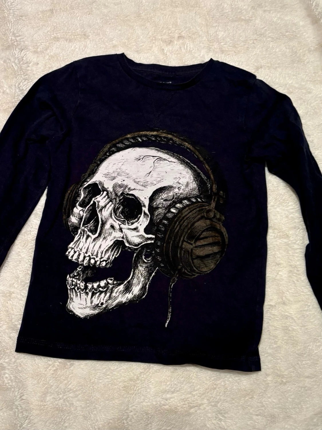 Mörkblå långärmad t-shirt med döskalle