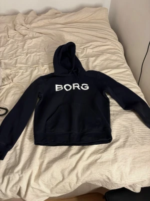 Björn Borg hoodie - Säljer för att den kommer inte till användning, den är ny köpt men ligger bara i garderoben, men väldigt fin.