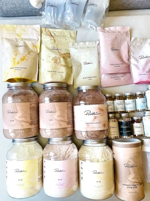 Proteinpulver  - Allt är nytt och oöppnat! 💖 OLIKA PRISER för allt! 💖 SLIM PULVER: 300kr /styck 1 burk Kapslar: 200kr / styck  - Fat Burner Night  - Water loss  - Gurkmeja & ingefära  - D - vitamin  - Self taning kapslar - ZMA  Clear Whey Isolate: 180kr Elektrolyter: 150kr Boozt: 180kr  