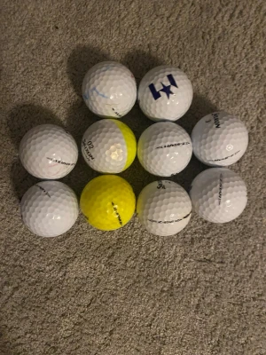 10 St Srixon Z-Star golfbollar - 10 st Srixon Z-Star golfbollar i mycket bra skick. Kan även lägga till andra sorters golfbollar som Callaway supersoft, Blandade Srixon bollar eller callaway chromesoft trippel track för billigt.