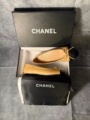 Ballerinaskor (39) - Great condition. Never worn. Same day shipping. Comes with the dustbag.