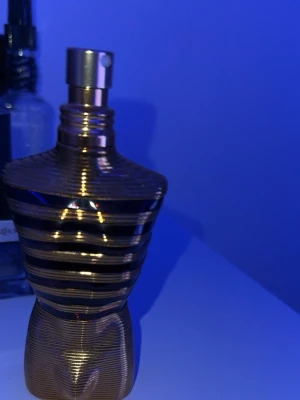 Le Male Elixir Parfum 75ml - 20 något ml ungefär kvar i den riktig god doft och långvarig parfym som är bra för vintern 