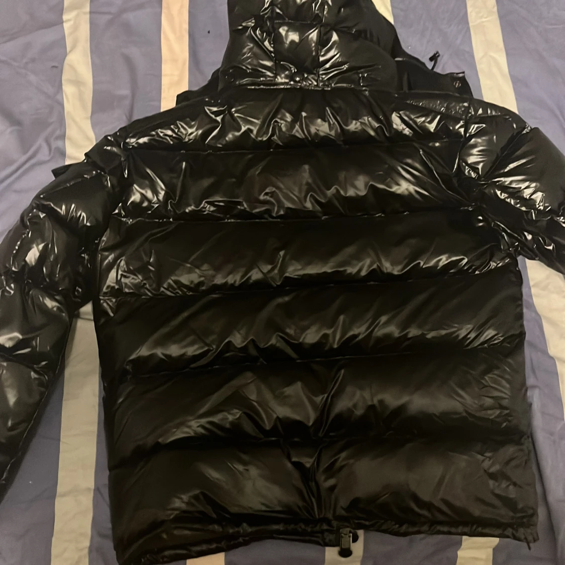Svart Moncler pufferjacka med huva - 3