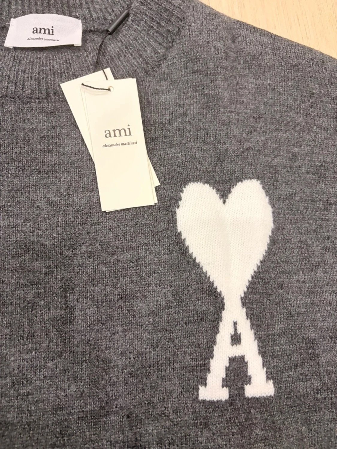 Grå stickad tröja från Ami - 2