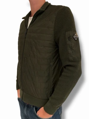 J.Lindeberg Cardigan - Trendig och sällsynt J.Lindeberg Cardigan | Skick 9/10 NYSKICK  | Färgen mörkgrön och storlek M | Slutsåld överallt | Hör av er för mer information/bilder!