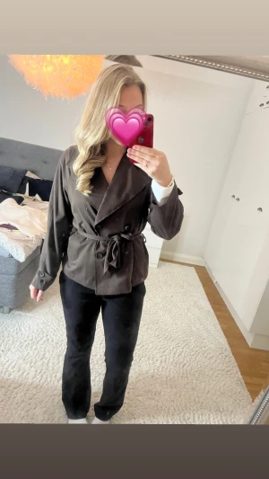 Brun kappa - Supper gullig jacka från stradivarius 💗 skriv om ni vi ha flera bilder💗 