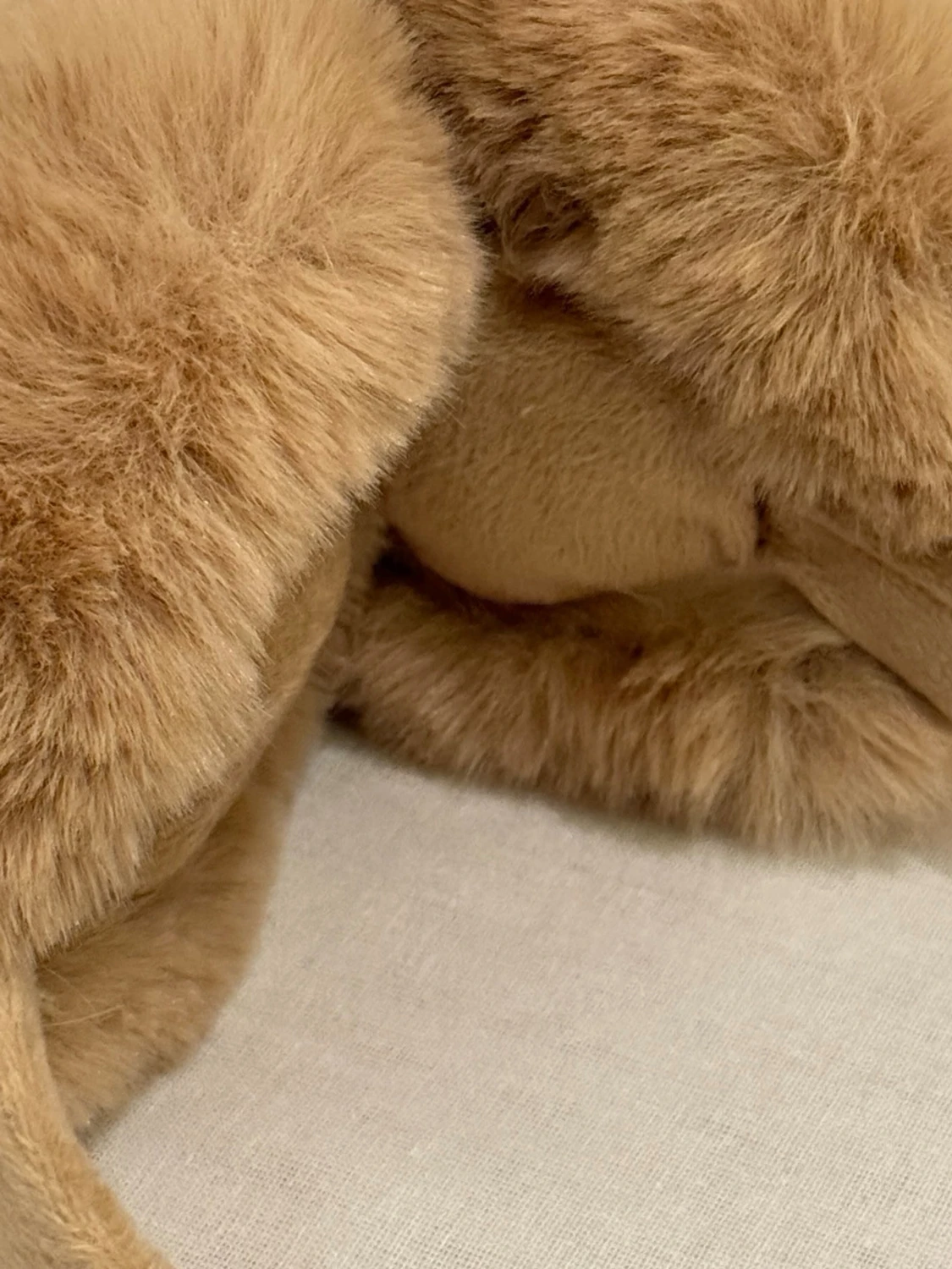 Beige fluffiga öronmuffar i fuskpäls - 1