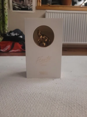 Fierte Luna av French Avenue 100ml - Spreyad 3 ggr, Väldigt hög kvalitativ Parfym av French Avenue. Den påminner om Xerjoff Naxos! Var inte min typ av Doft så jag säljer den för att käna lite extra pengar så här efter jul. :)