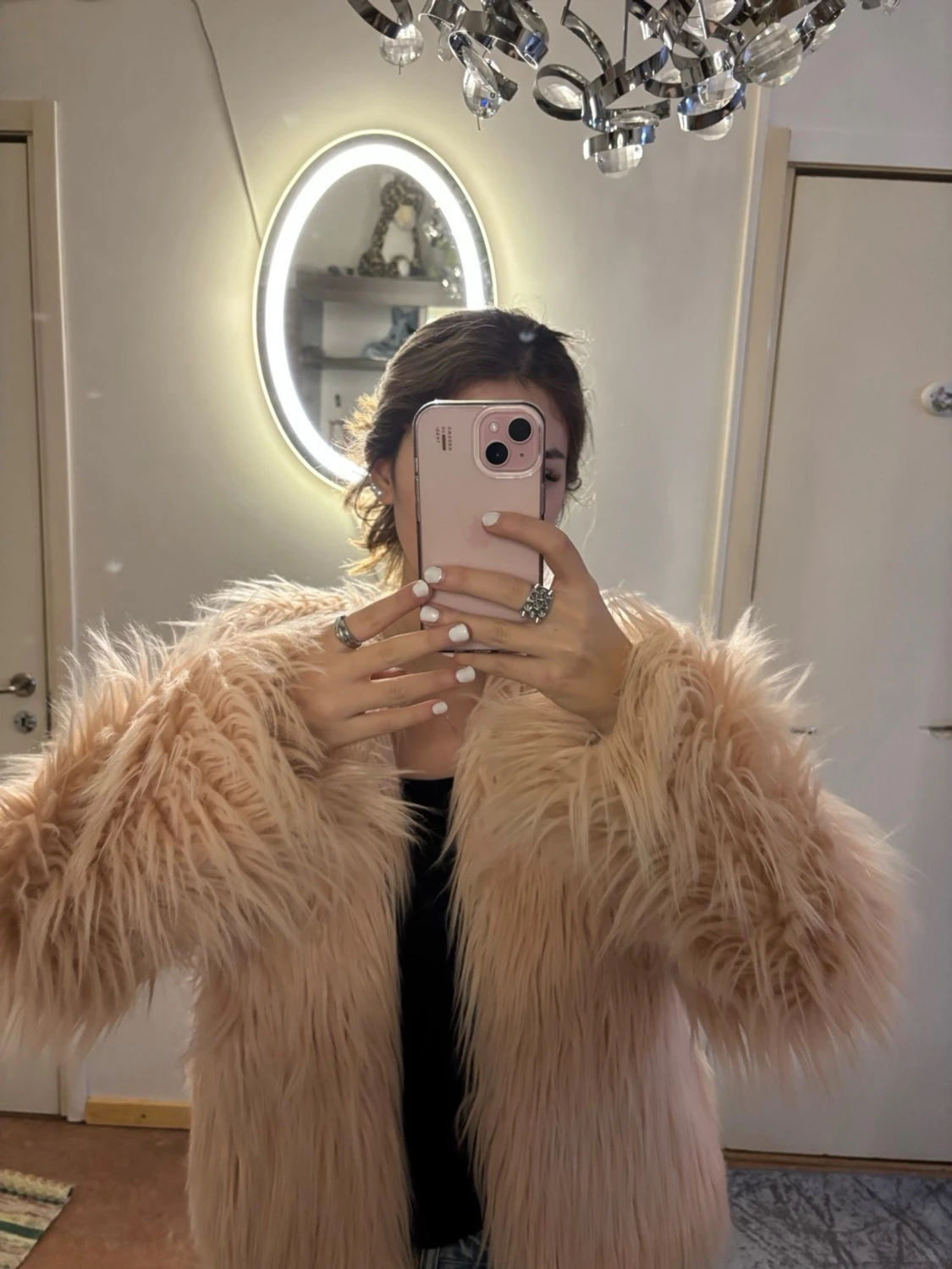 Beige fluffig pälsjacka