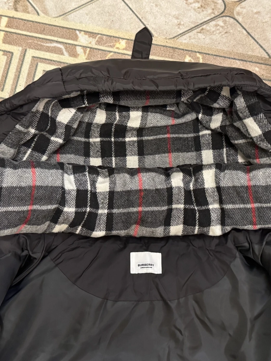 Svart pufferjacka från Burberry - 3