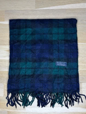 BurBerry Halsduk - BurBerry Halsduk| Storlek: NO SIZE| Skick: 9/10| Pris: 299kr| Priset går alltid att diskutera!| 