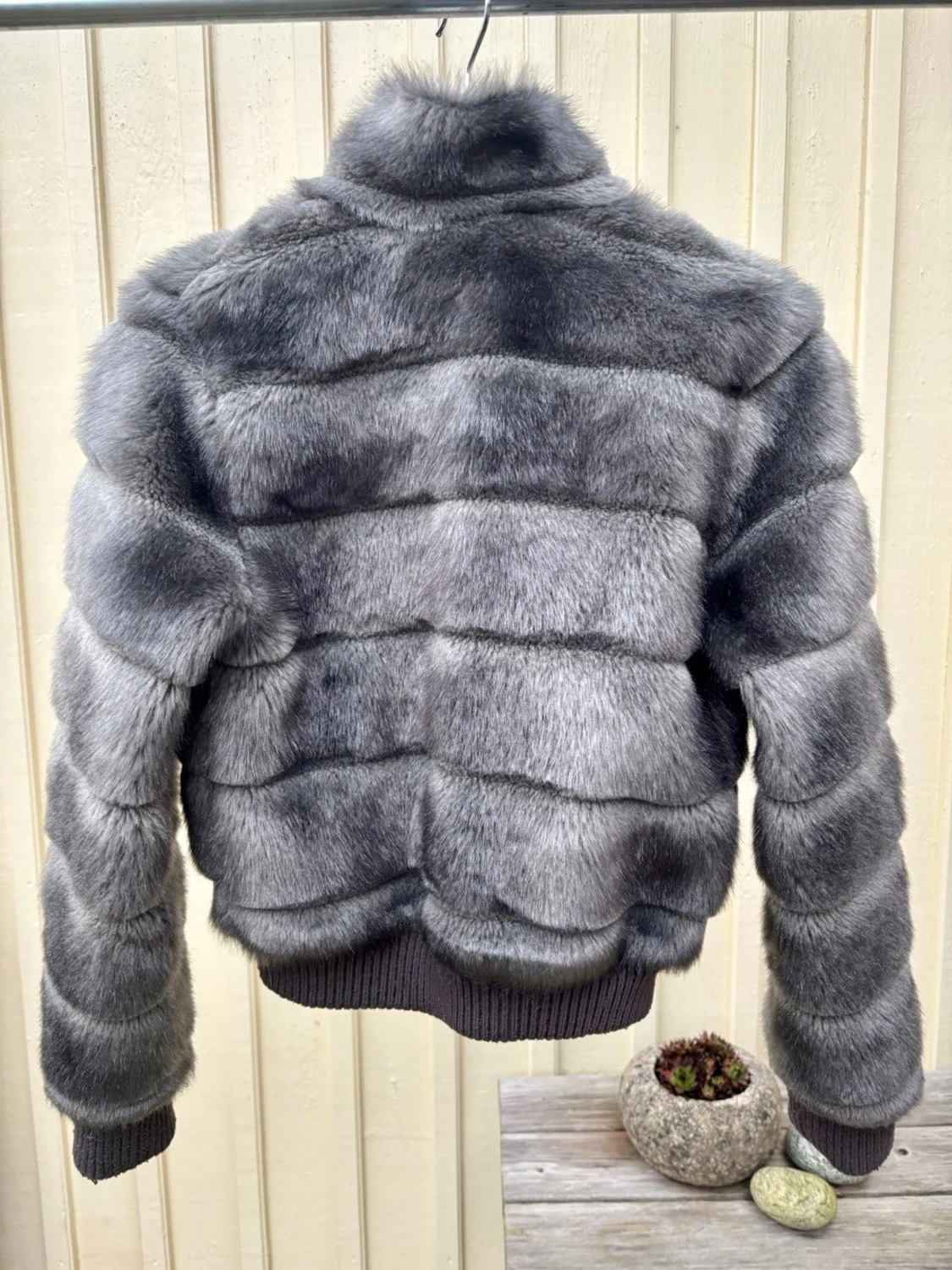 Grå pälsjacka i storlek 34 - 1