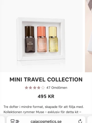 CAIA Mini Travel Parfymset - Upptäck tre olika parfymer i smidigt reseformat: Muse, Senso och Le Soir. Perfekt för dig som vill testa nya dofter eller ha med dig favoriterna överallt. Parfymerna är oanvända. Skriv om ni vill ha mer bilder💕tveka inte med att komma med prisförslag🌸
