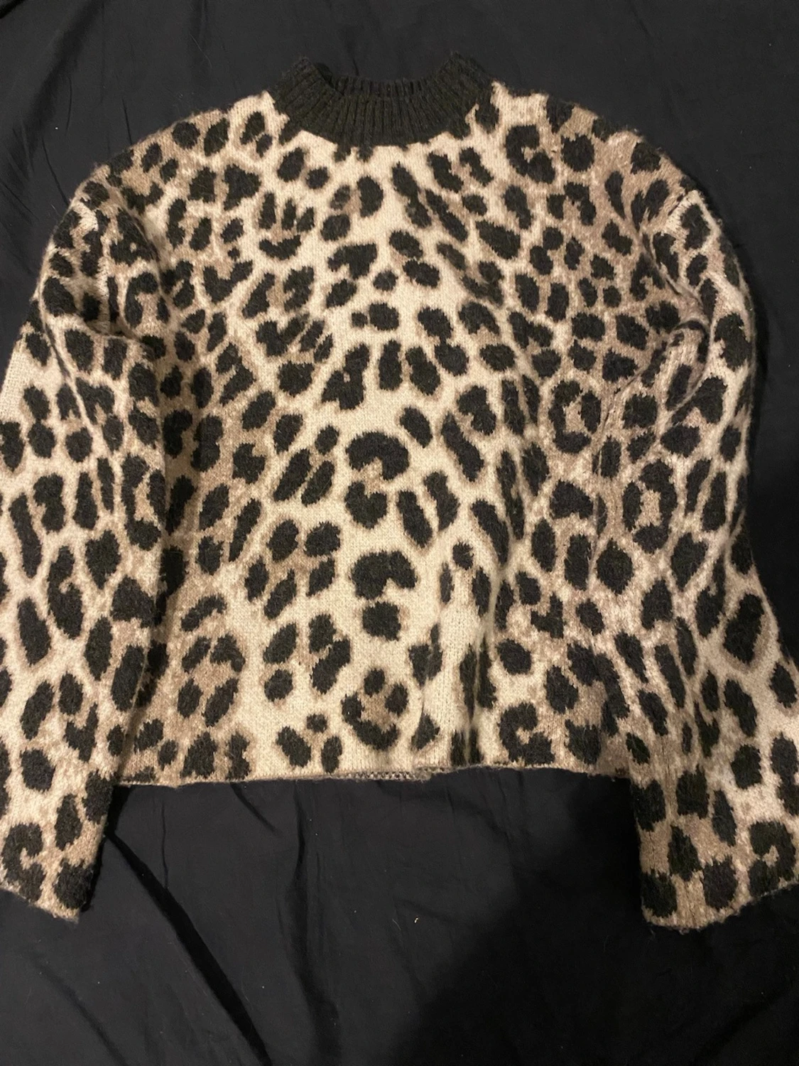 Leopardmönstrad stickad tröja