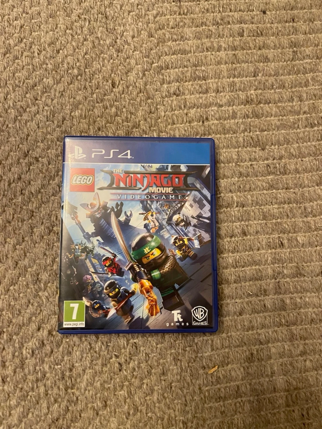 PlayStation 4 med 3 kontroller och 6 spel - 2