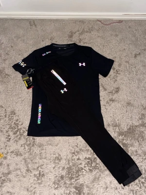Under armour reflektiv tracksuit - Helt ny och oanvänd