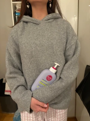 Stickad hoodie - Grå stickad snygg hoodie! Pris kan diskuteras!
