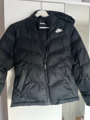 Varm Nike jacka! - Super varm och väldigt bra skick 
