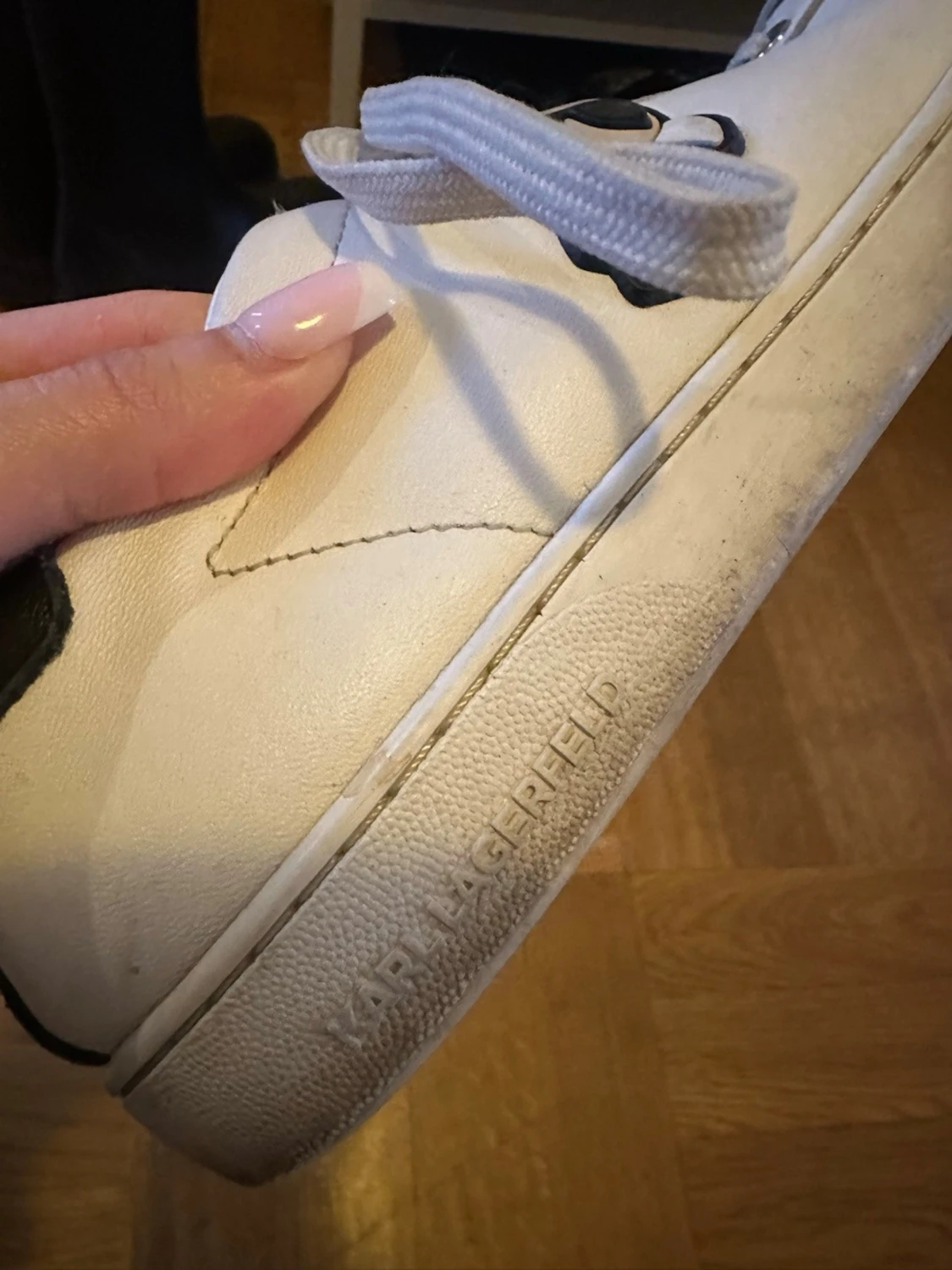 Karl Lagerfeld vita sneakers med tryck - 1