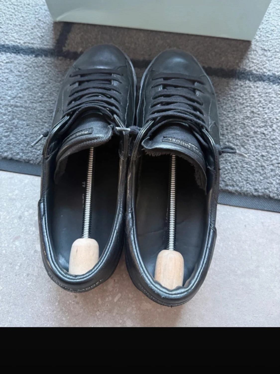 Svarta sneakers från Philippe Model - 2