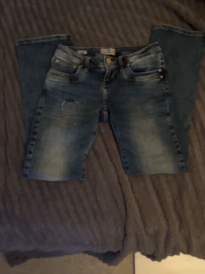 Blå jeans från ltb - Säljer ett par blå ltb jeans. Storlek: w24 l30