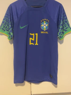 Brasilien bortatröja Endrick 21 - Brasilien bortatröja med Endrick 21 på ryggen Cond 9/10. Replika! 